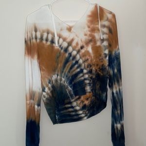 Lightweight tie dye hoodie, super cute for summer! Worn once or twice!